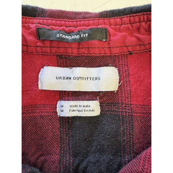 Men's Urban Outfitters Red Black Standard Fit Flannel Button Up Size Medium - Picture 3 of 6